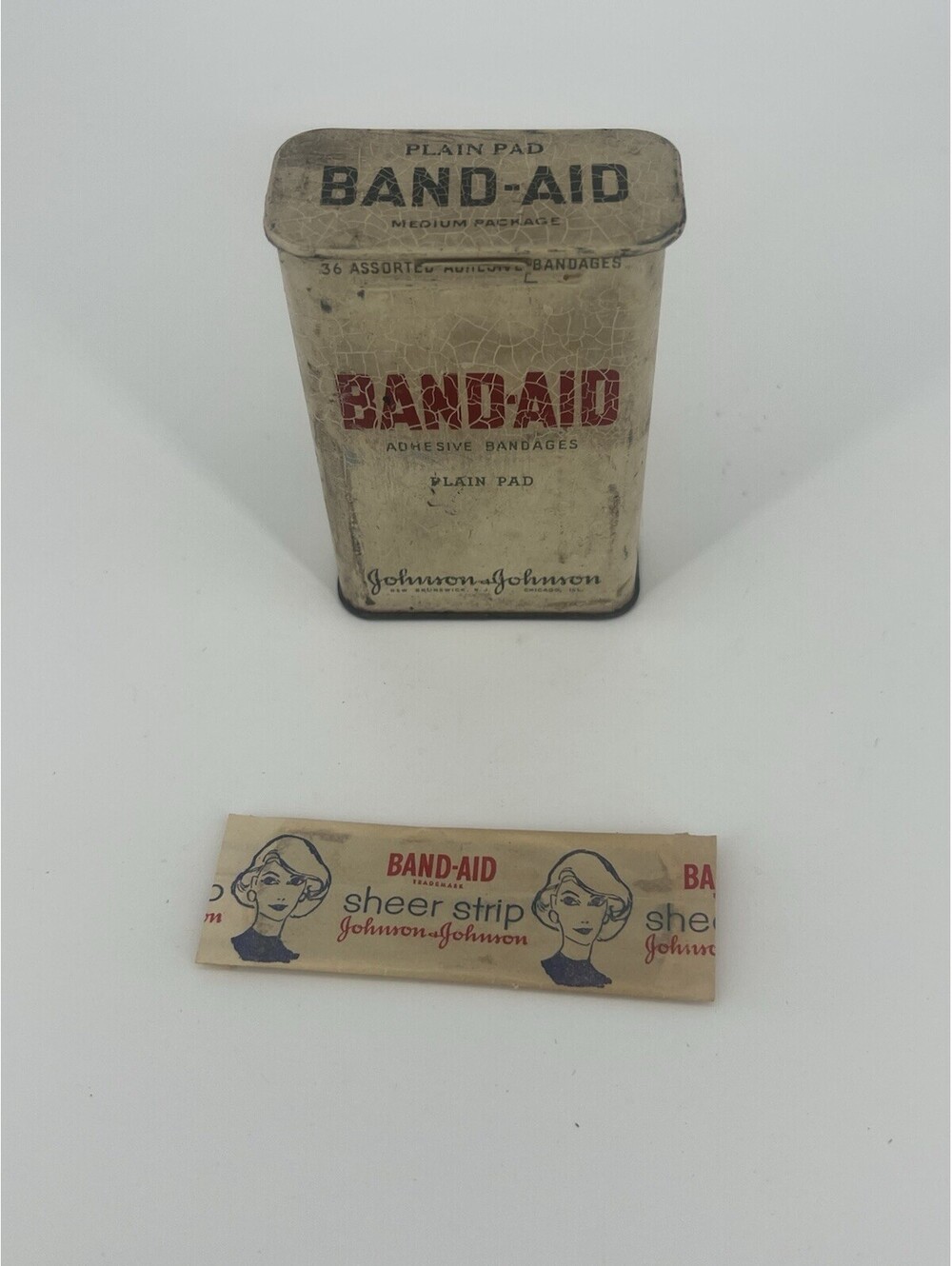Vintage Johnson & Johnson Band-Aid Tin Plain Pad Medium Package w/ Wrapper